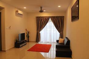Cozy Crib at 7 Tree Seven Residence