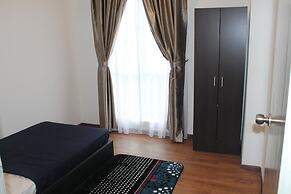 Cozy Crib at 7 Tree Seven Residence