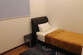 Cozy Crib at 7 Tree Seven Residence