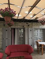 Alacati Cona Otel