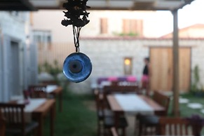 Alacati Cona Otel