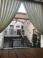 Alacati Cona Otel