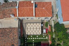 Alacati Cona Otel