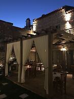 Alacati Cona Otel