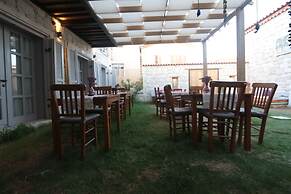 Alacati Cona Otel