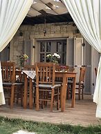 Alacati Cona Otel
