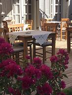 Alacati Cona Otel