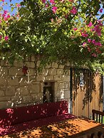 Alacati Cona Otel