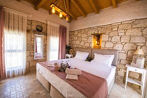 Alacati Cona Otel