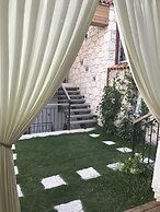 Alacati Cona Otel