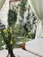 Alacati Cona Otel