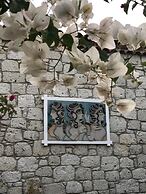 Alacati Cona Otel