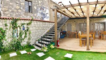 Alacati Cona Otel