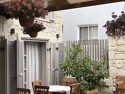 Alacati Cona Otel