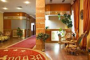Lybid Plaza