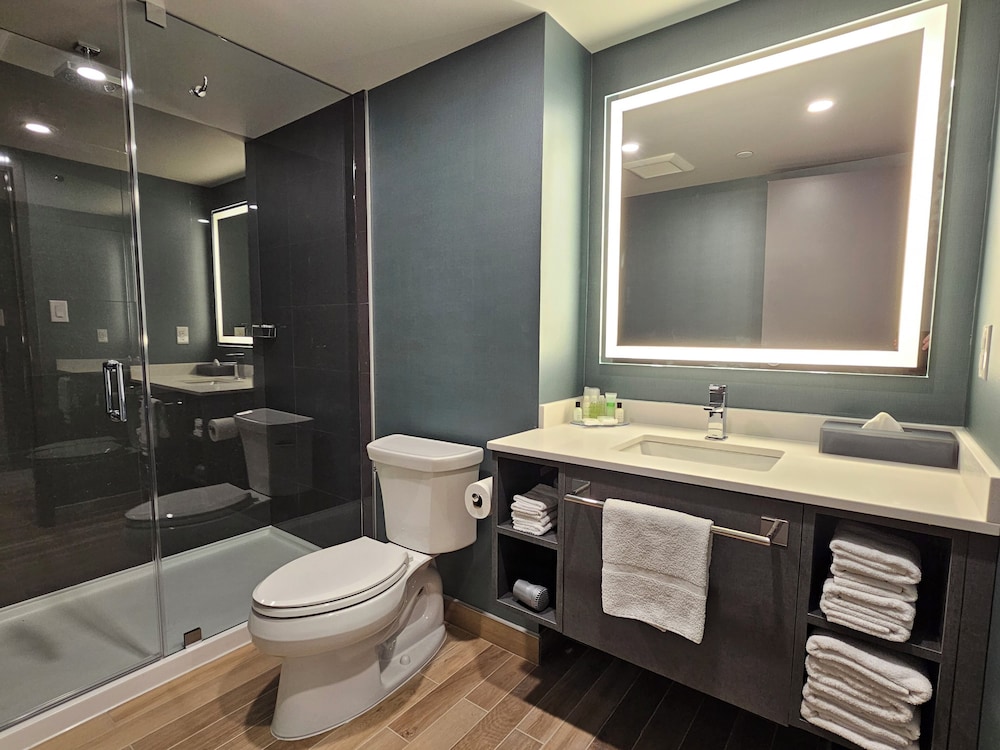 Vittoria Hotel and Suites