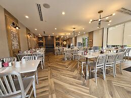 Vittoria Hotel and Suites