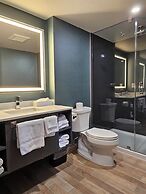 Vittoria Hotel and Suites