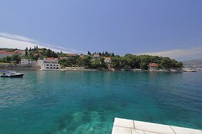 Kalamota Beach House