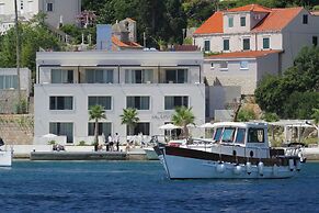 Kalamota Beach House