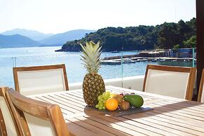 Kalamota Beach House