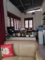 Shi Lin family folk inn