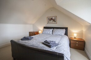 1 Varis Apartments