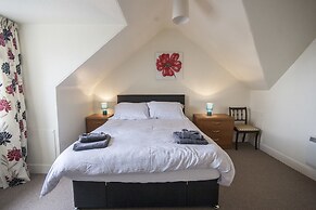 1 Varis Apartments
