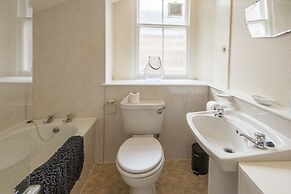 1 Varis Apartments