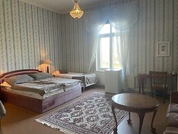 Kartanohotelli Karhulan Hovi