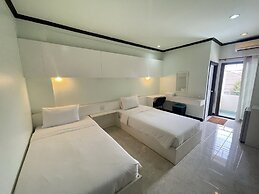 Chonlapruk Lakeside Hotel
