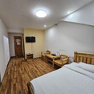 Land Hotel