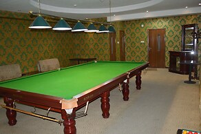 Land Hotel