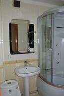 Land Hotel