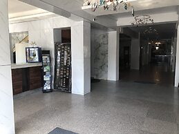 Land Hotel