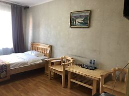 Land Hotel