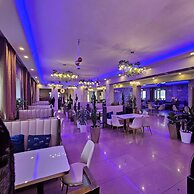 Land Hotel