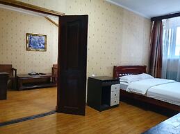 Land Hotel