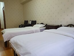 Land Hotel