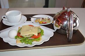 Land Hotel