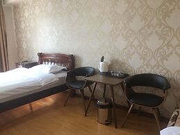 Land Hotel