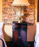 Fernabella's Lodge