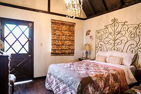 Fernabella's Lodge
