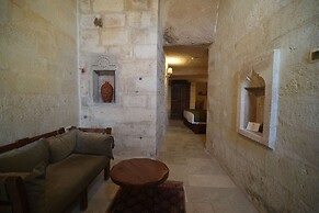 Helike Cave Suites