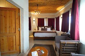 Helike Cave Suites