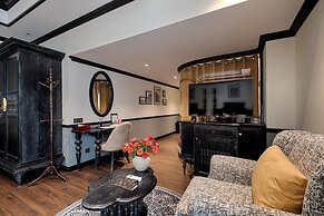 Monarque Hotel