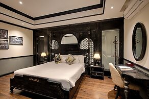 Monarque Hotel