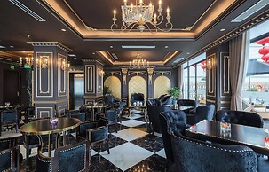 Monarque Hotel
