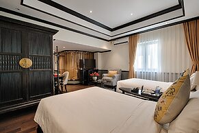 Monarque Hotel