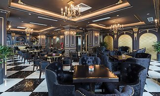 Monarque Hotel